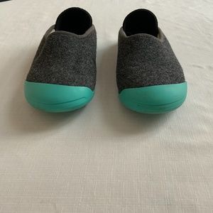 MAHABIS CURVE  INDOOR OUTDOOR SLIPPERS SIZE 9